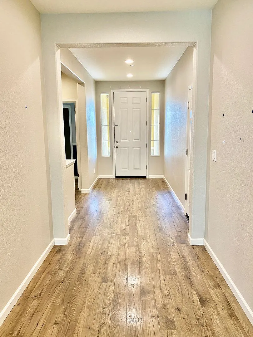 Unique 4 Bedroom, 3 Bath, 2 Car Garage, 1 Story In Woodland — Photo 1