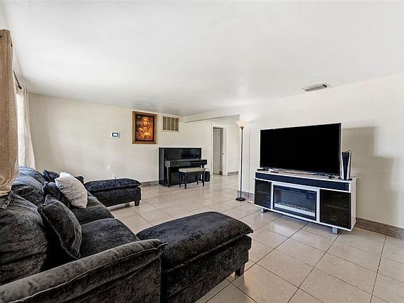 3rd image of 3849 Luma Dr