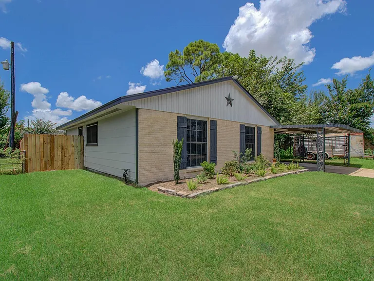11018 Long Gate Dr — Photo 2