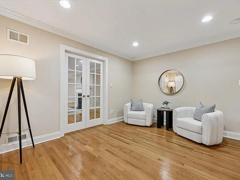 4902 Derussey Pkwy — Photo 37