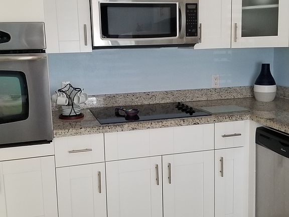 3rd image of 406 Lakeview Dr APT 104