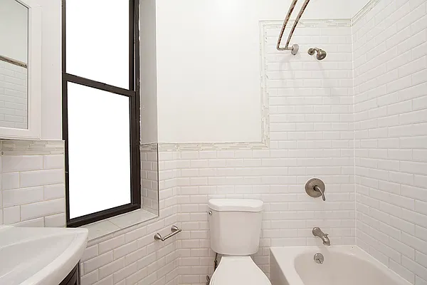 Bathroom, photo 1