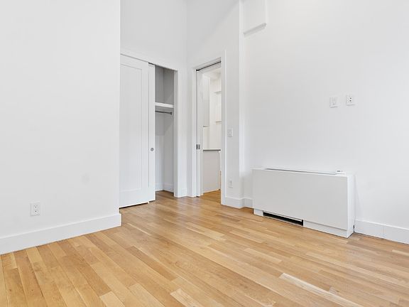 4th image of 220 E 22nd St APT 2N