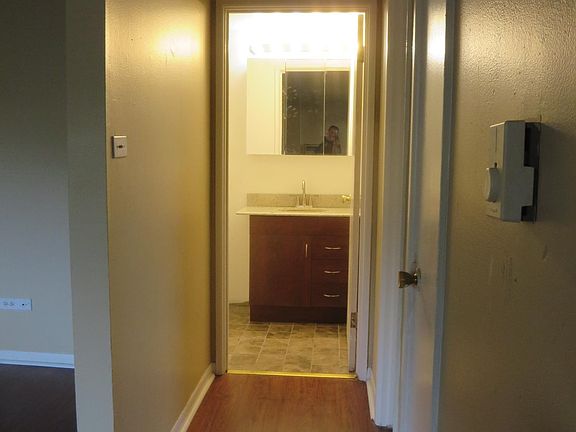 3rd image of 8018 S Hoyne Ave APT 2