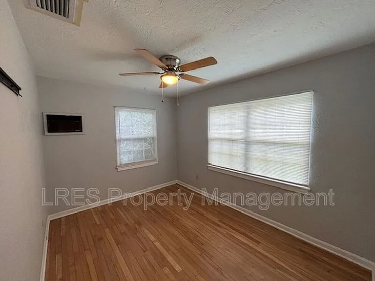 429 Wiltshire Rd — Photo 14