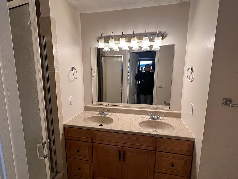 149 E Glovers Ln — Photo 4