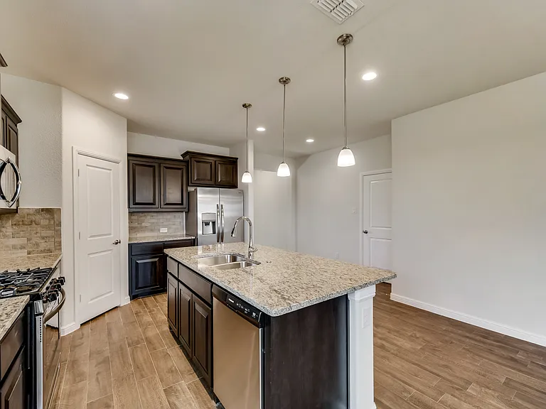 415 Helm Ln — Photo 4