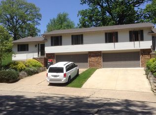 2 Breezy Point Rd, Clinton, IA 52732