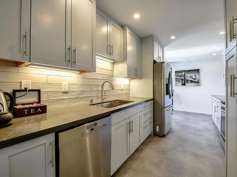 2040 W Middlefield Rd #10 — Photo 12