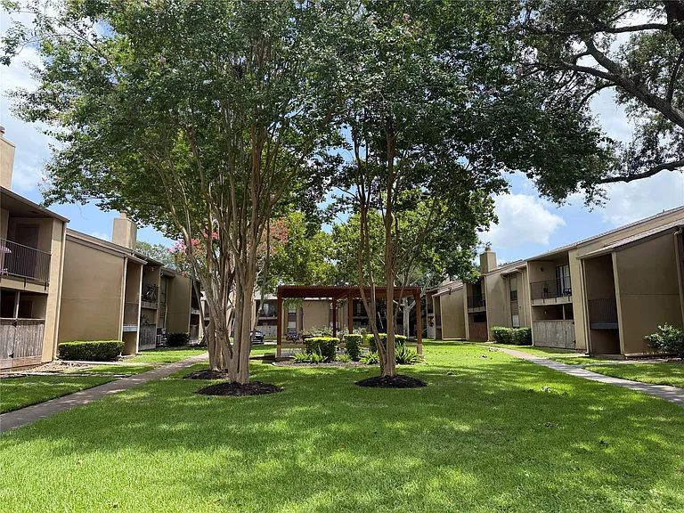 3300 Pebblebrook Dr #108 — Photo 28