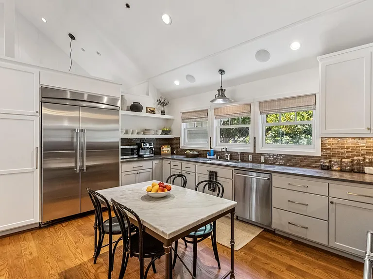 1156 Butterfield Rd — Photo 8
