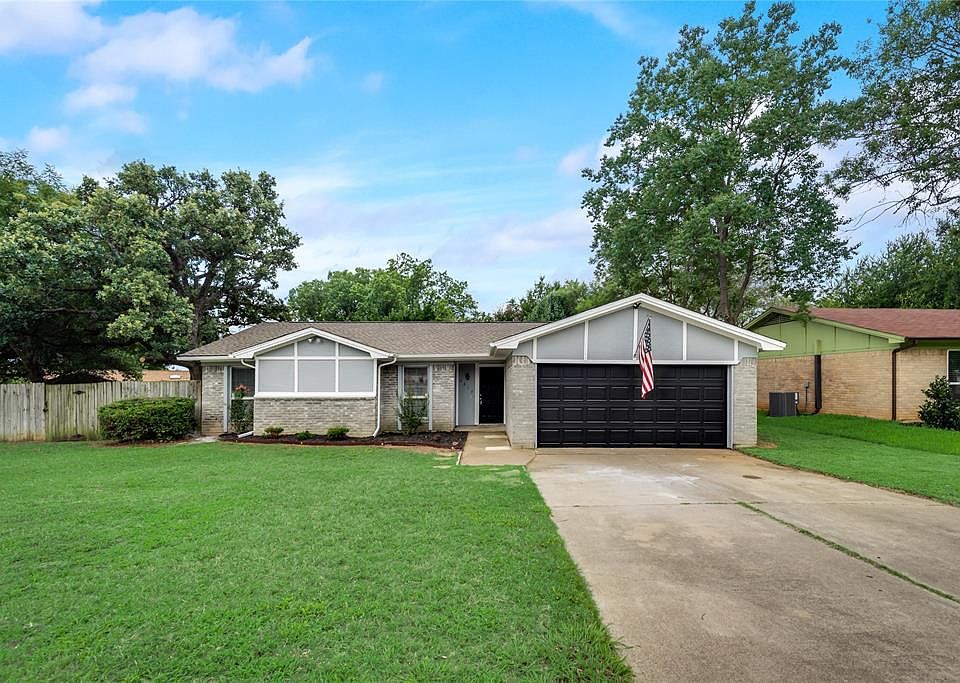 1st image of 3217 Meadow Wood Ln