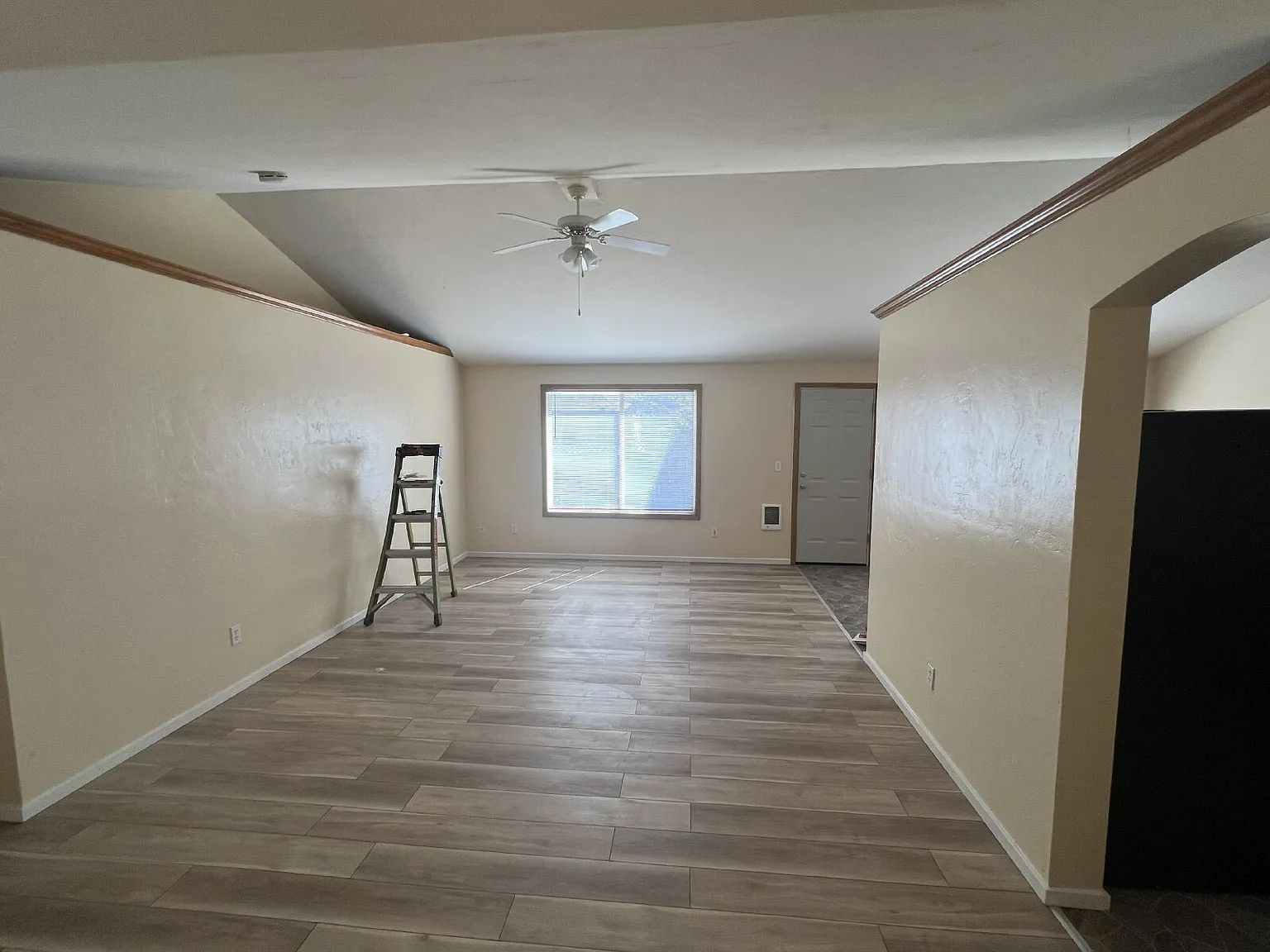 3 bed, 2.0 bath, 1240 sqft, $2,100 — Photo 3