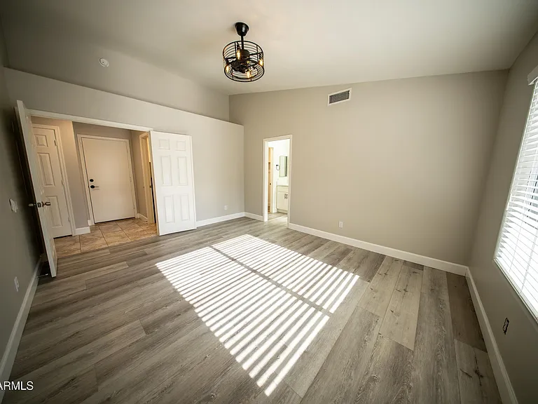 1118 S Surfside Dr — Photo 11