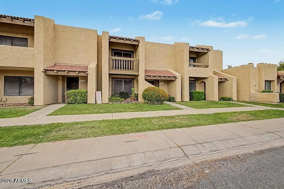 3 bed, 2.5 bath, 1624 sqft, $2,200 — Photo 3