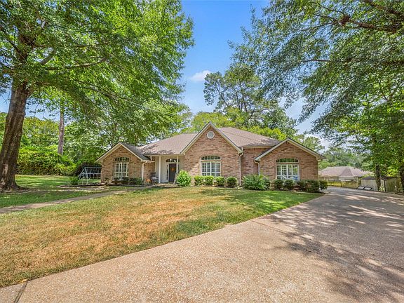 4th image of 18 Red Oak Ln