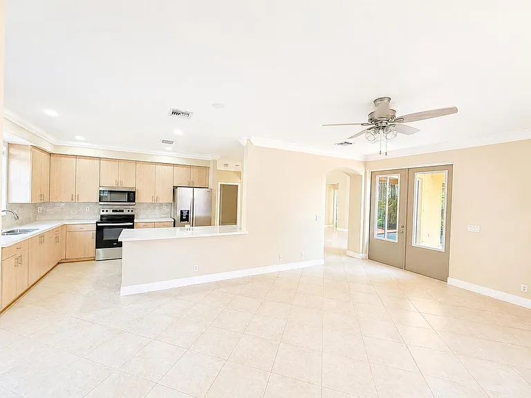 740 SW 191st Ave — Photo 8