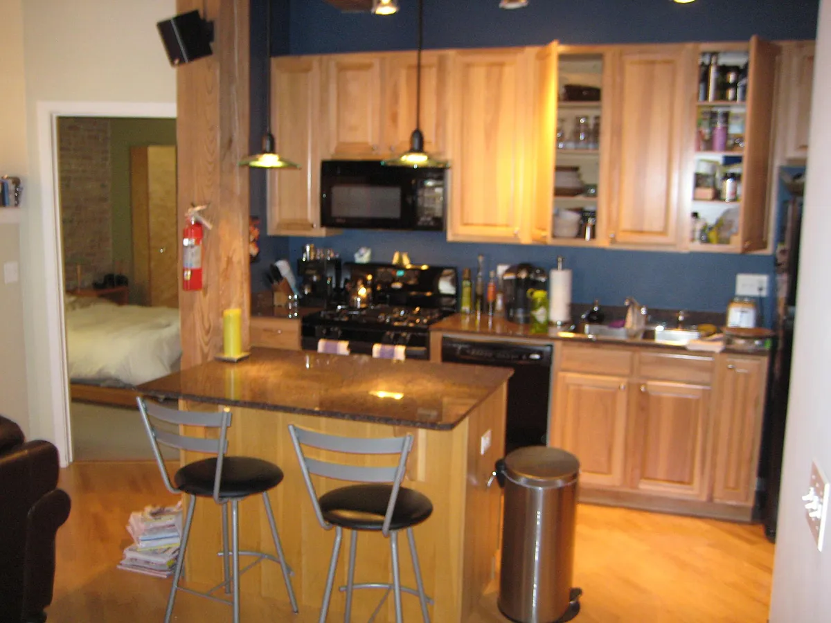 Building Photo - 1740 N Maplewood Ave #411