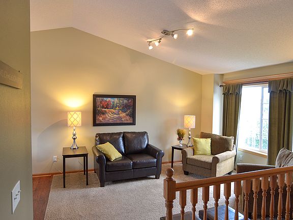 3rd image of 110 Connie Ln