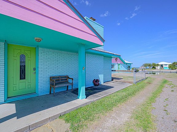 3rd image of 462 Copano Ridge Rd