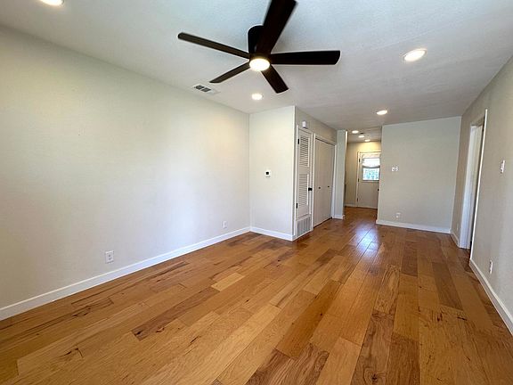 4th image of 4903 Richmond Ave #B