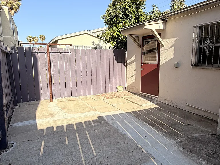 DUPLEX, backyard