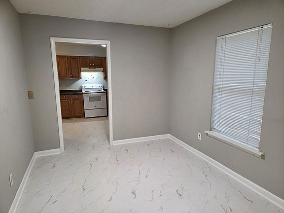 5th image of 40 Forest Pl Unit 40
