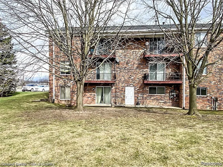 311 W Highland Rd #T16 — Photo 9