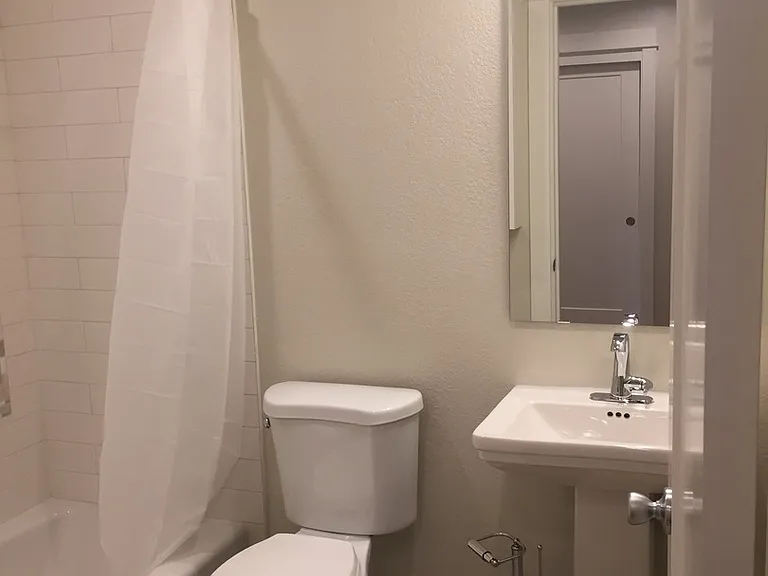 Berkeley Apartments — Photo 24