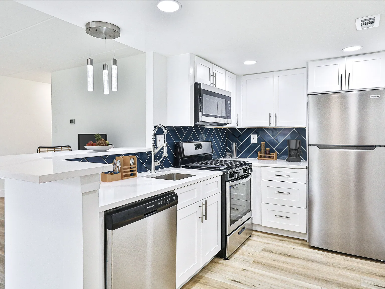 Racquet Club Apartments and Townhomes — Photo 2
