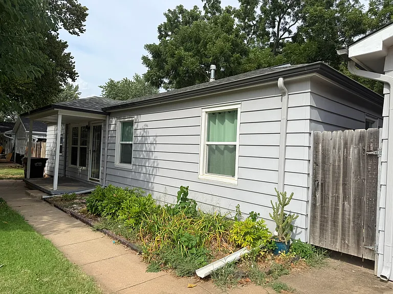 260 Stewart Ave — Photo 2