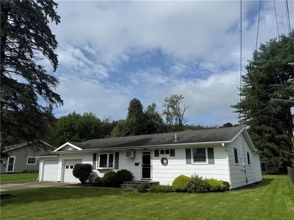 5 Bolton Dr, Oneonta, NY 13820