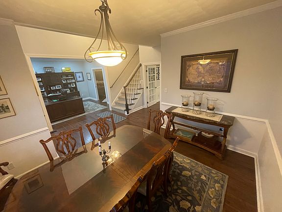 5th image of 611 Denham Arch