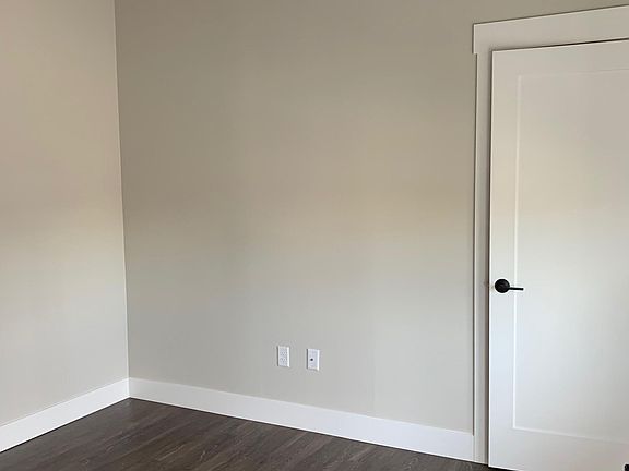 4th image of 1555 Mullowney Ln