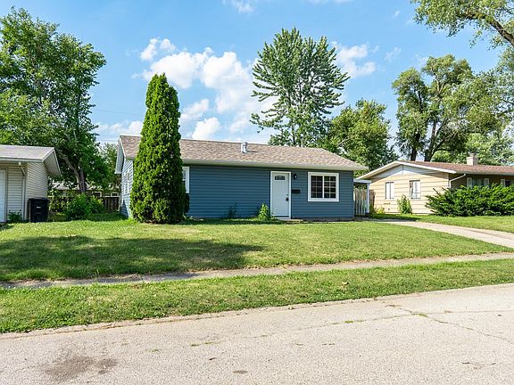 2nd image of 1020 Holly Dr