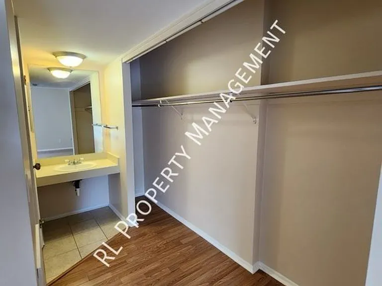 1055 Merrimar Cir N #E — Photo 14