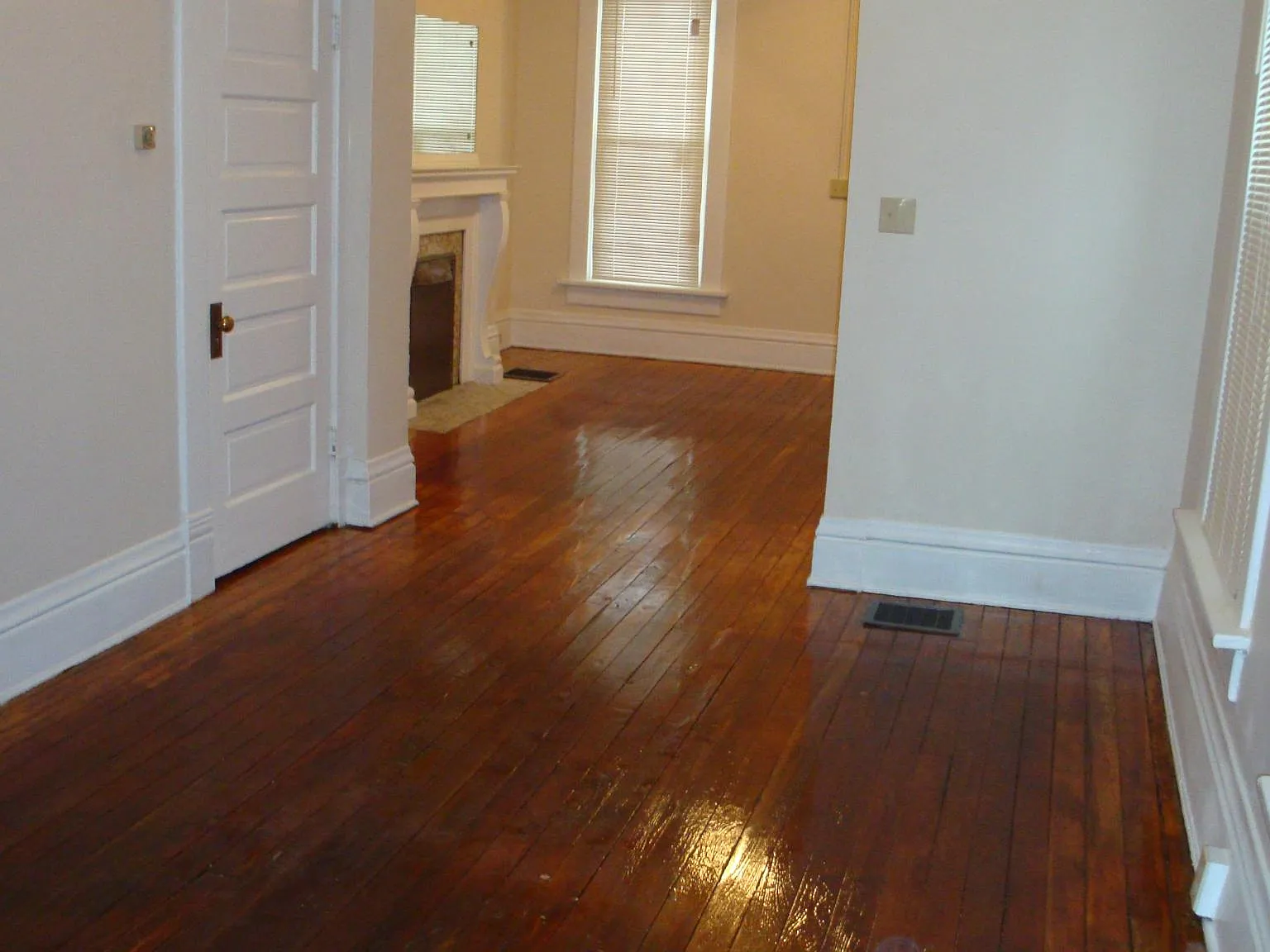 3 bed, 1.5 bath, 1296 sqft, $1,635 — Photo 4
