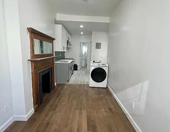 2nd image of 40 W 96th St APT 4
