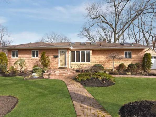 825 Preston Rd, East Meadow, NY 11554