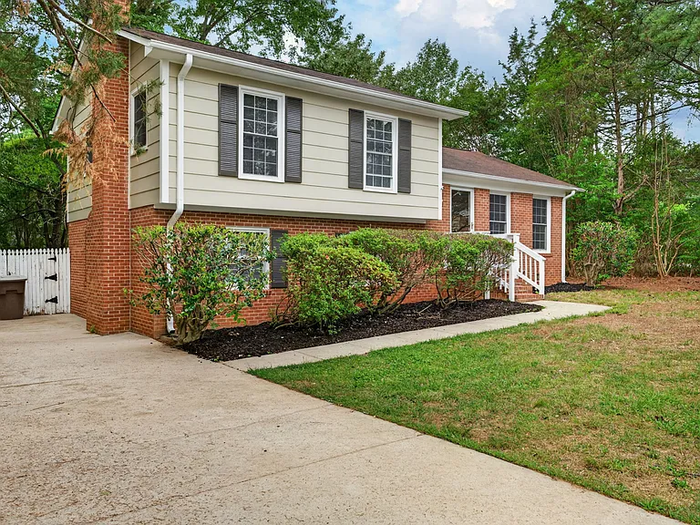 3107 Beaconwood Dr — Photo 3