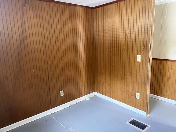 4th image of 1030 Mildred St Trailer 13