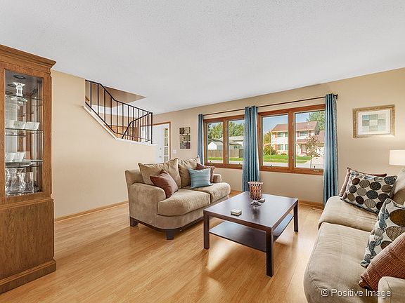 3rd image of 30W191 Foxboro Ct