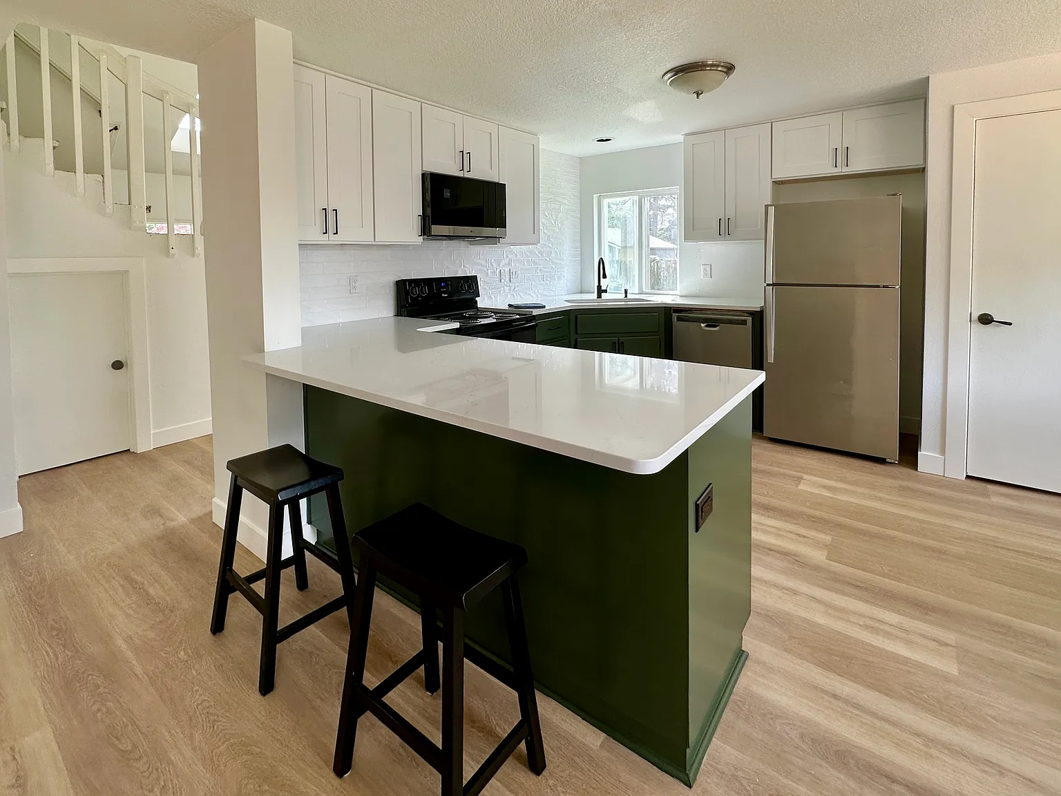 1 bed, 1.5 bath, 1200 sqft, $2,600 — Photo 2