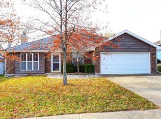 1207 Foxridge Dr, Warrensburg, MO 64093