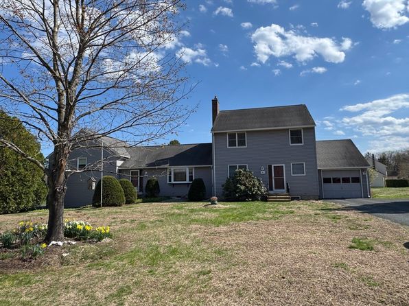 4 Meadow Oak Ln #B, South Deerfield, MA 01373