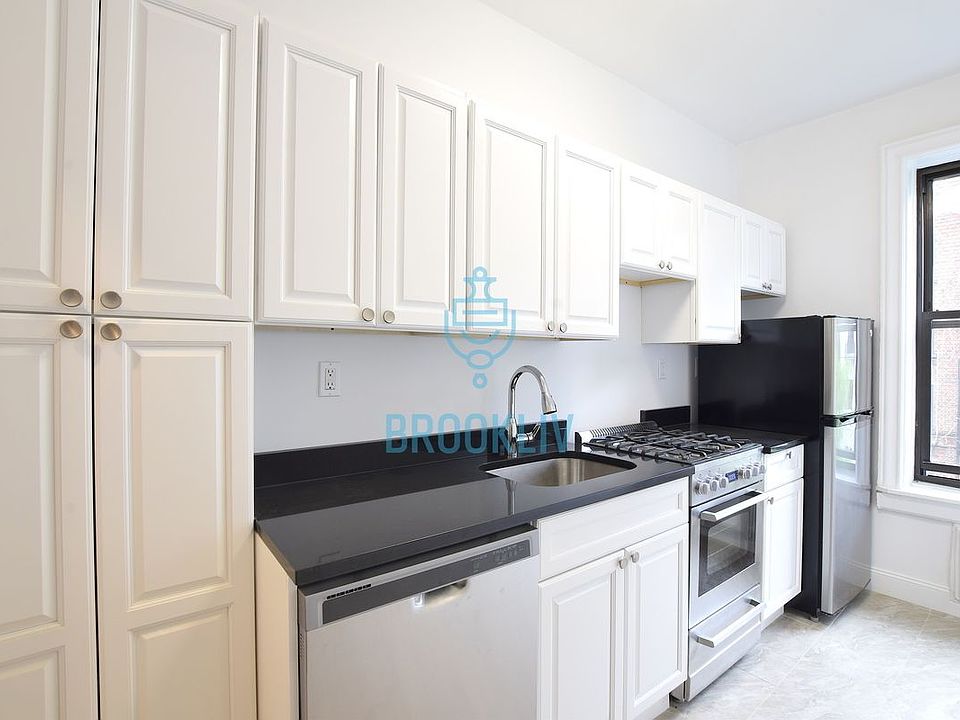 1st image of 35 Crown St APT 3J