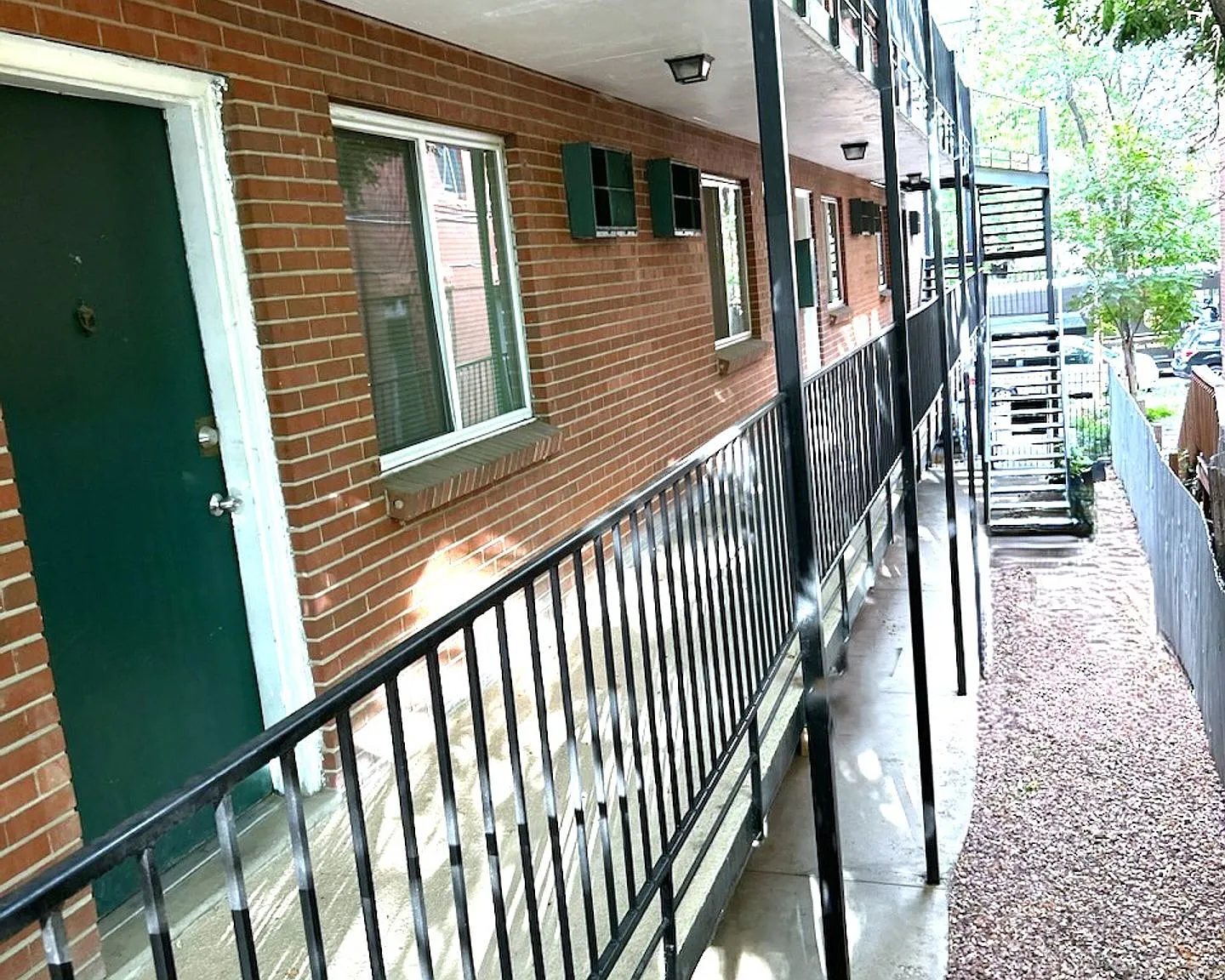 1455 N High St St Charles Apartments — Photo 4