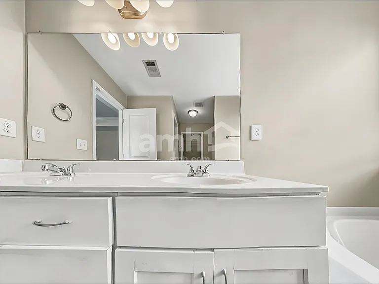 2462 Folsom St — Photo 11
