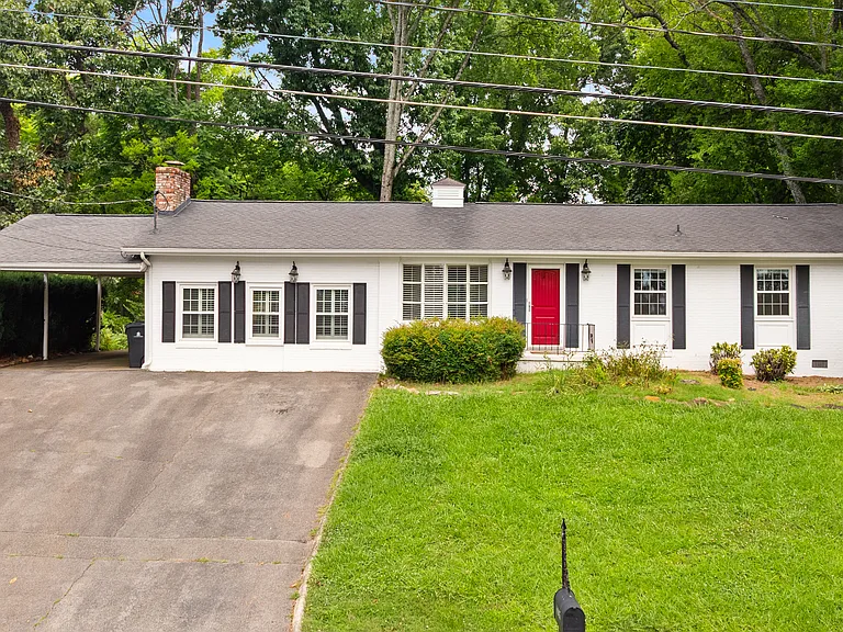 8045 Sabre Dr — Photo 2
