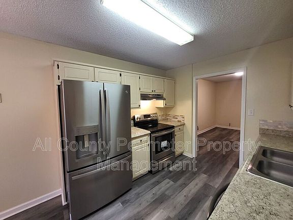 4th image of 8078 Woodlake Dr